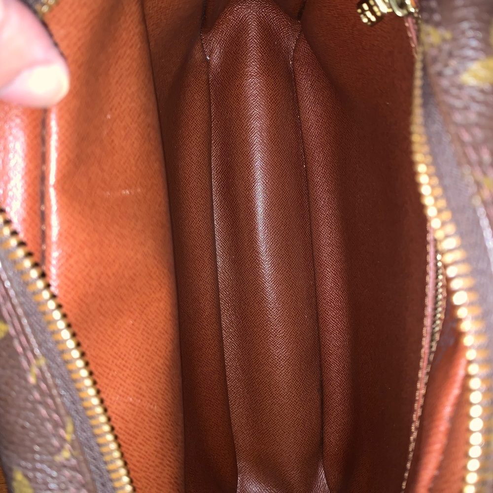 Louis Vuitton Nile Crossbody Bag - Picture 12 of 16